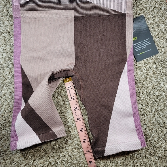 Nike Icon Clash Sculpt Seamless 8" Training Shorts - Picture 8 of 11